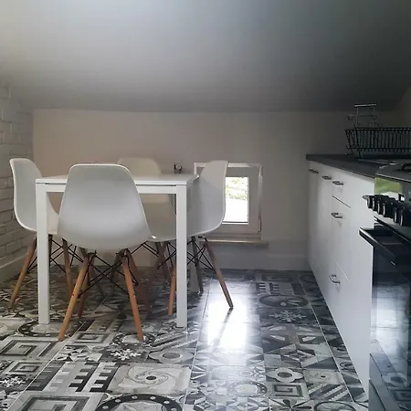 Apartment 4 *