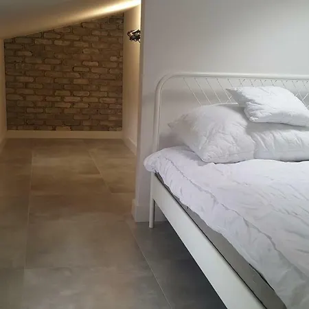 4 Apartment *